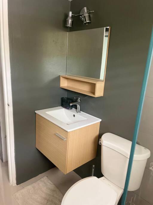 New Kingston Retreat Apartment Luaran gambar