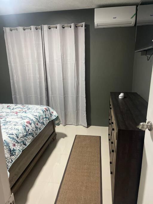 New Kingston Retreat Apartment Luaran gambar