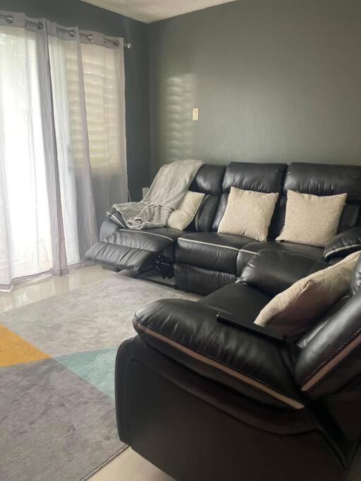 New Kingston Retreat Apartment Luaran gambar