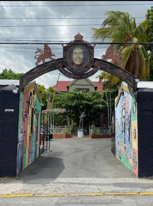 New Kingston Retreat Apartment Luaran gambar