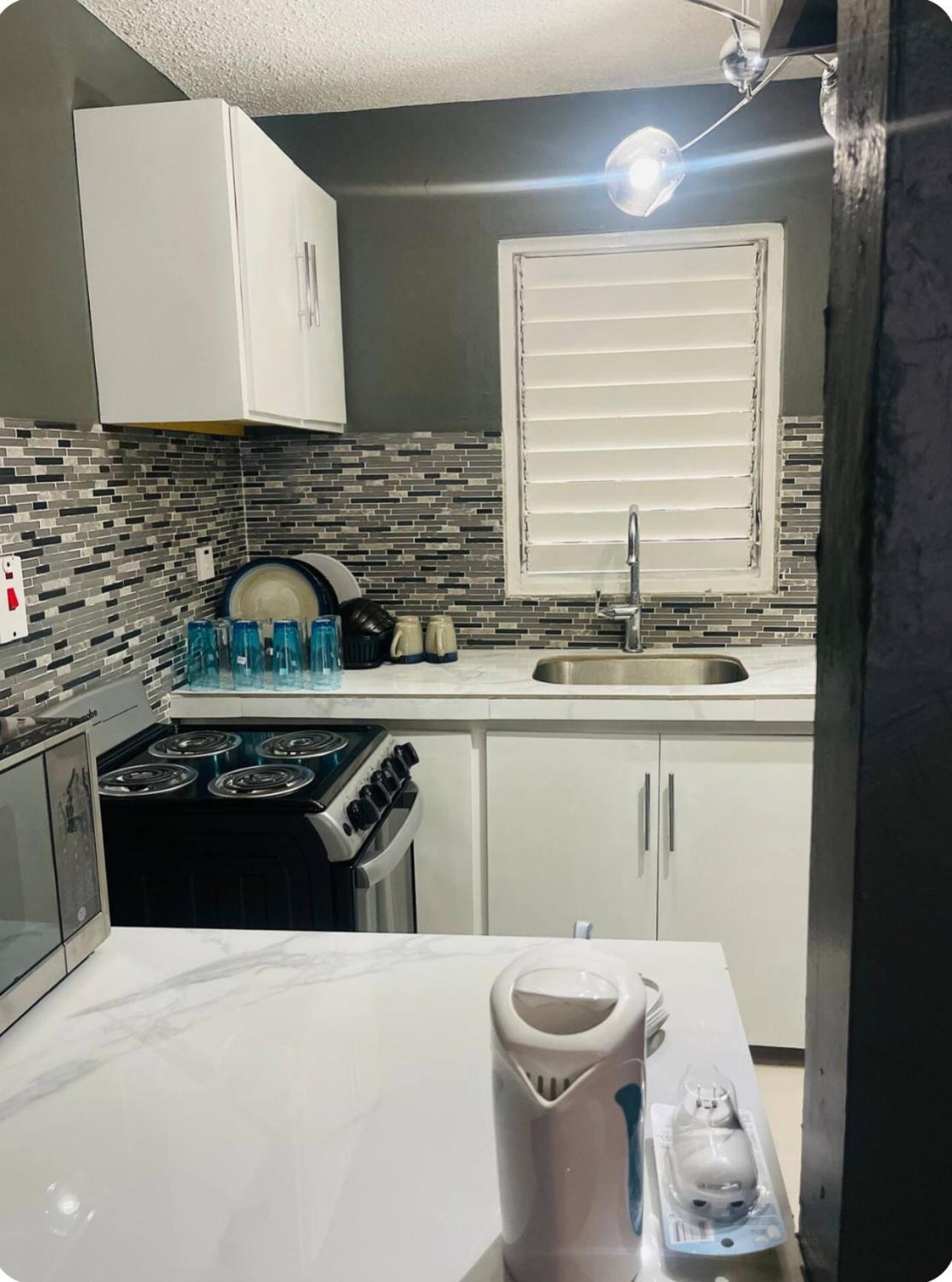 New Kingston Retreat Apartment Luaran gambar